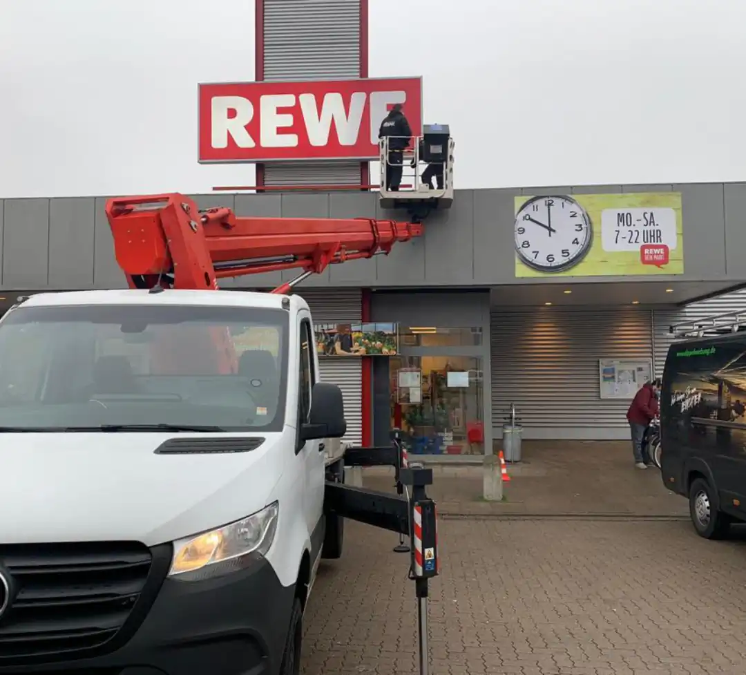 Montageservice Werbeinstallation